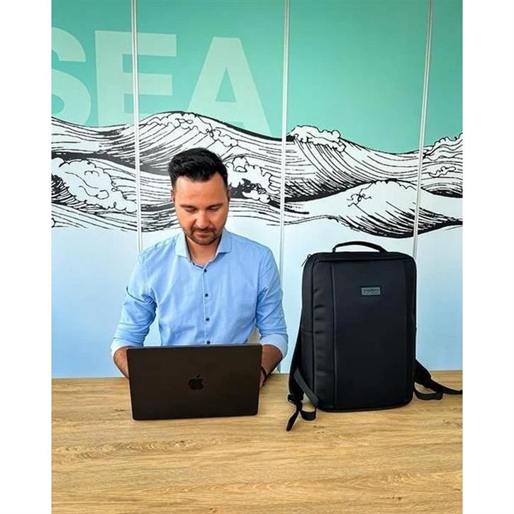 HUSKY Office 12 Lt Sırt Çantası (Siyah)